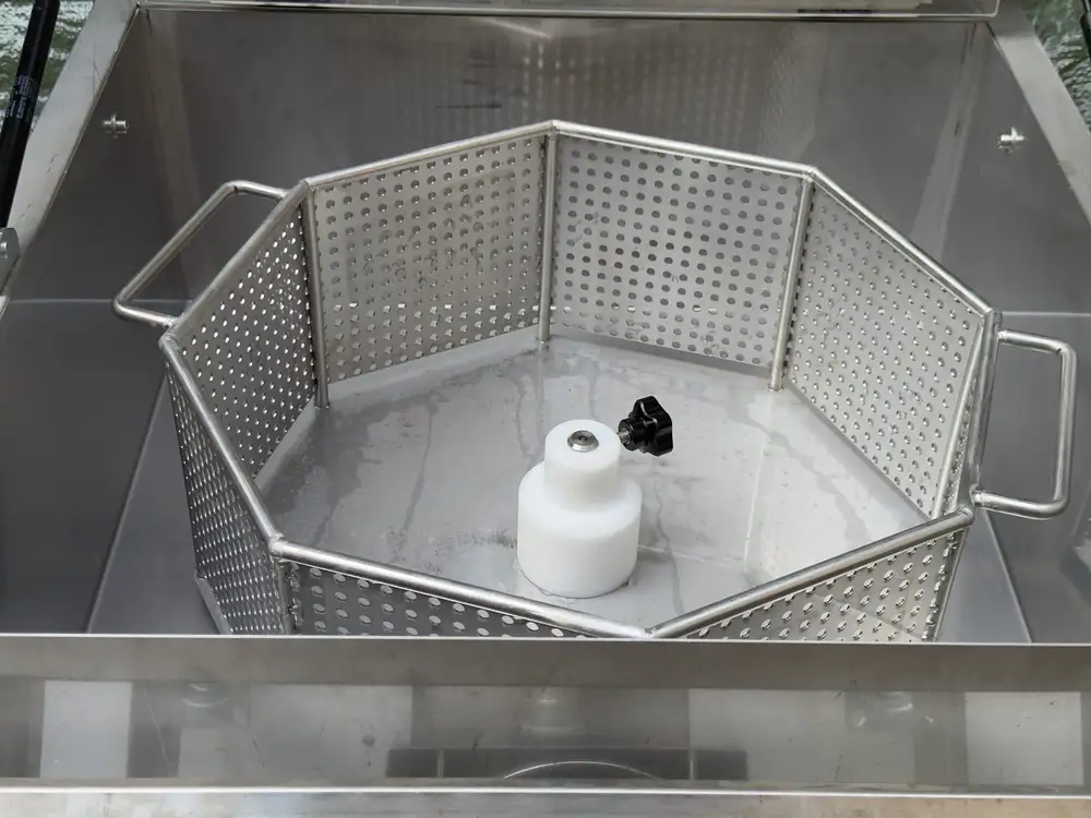 Cestello ottagonale forato in acciaio inox, componente smontabile di una lavatartufi Pitter